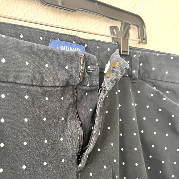 Old Navy Women’s Size 18 Regular Pixie Mid Rise Black Pants White Diamond Print - Picture 3 of 9